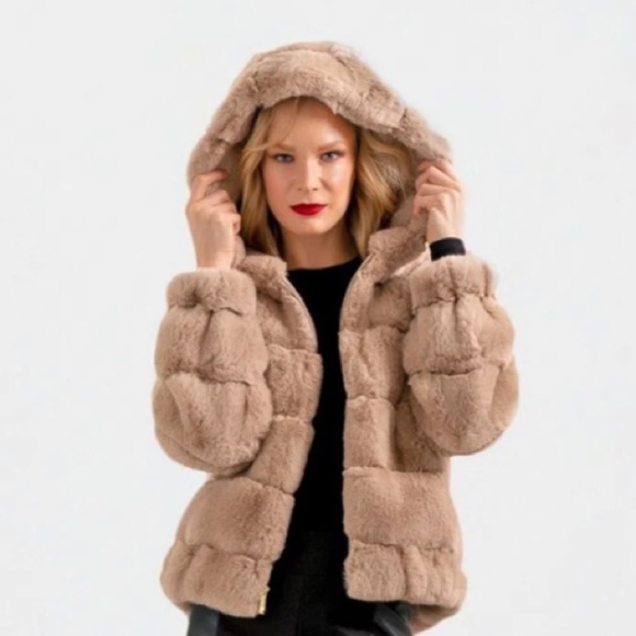 NWT BCBGMAXAZARIA faux fur long sleeve plush jacket in color Mink. Size Large - Picture 3 of 8